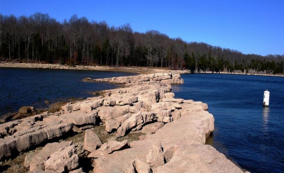 Hill Lake Rocks